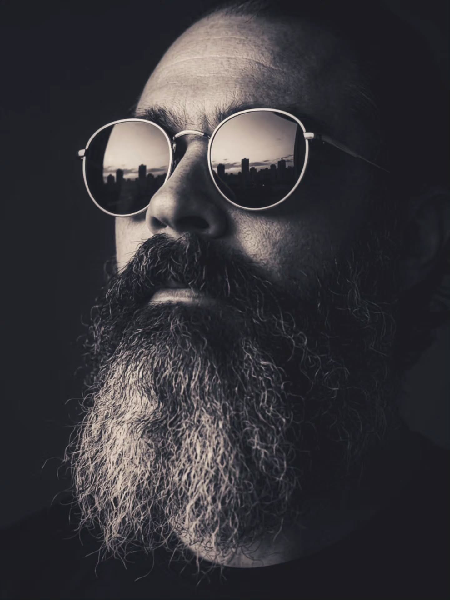 Retrato em preto e branco de Thiago Domingues